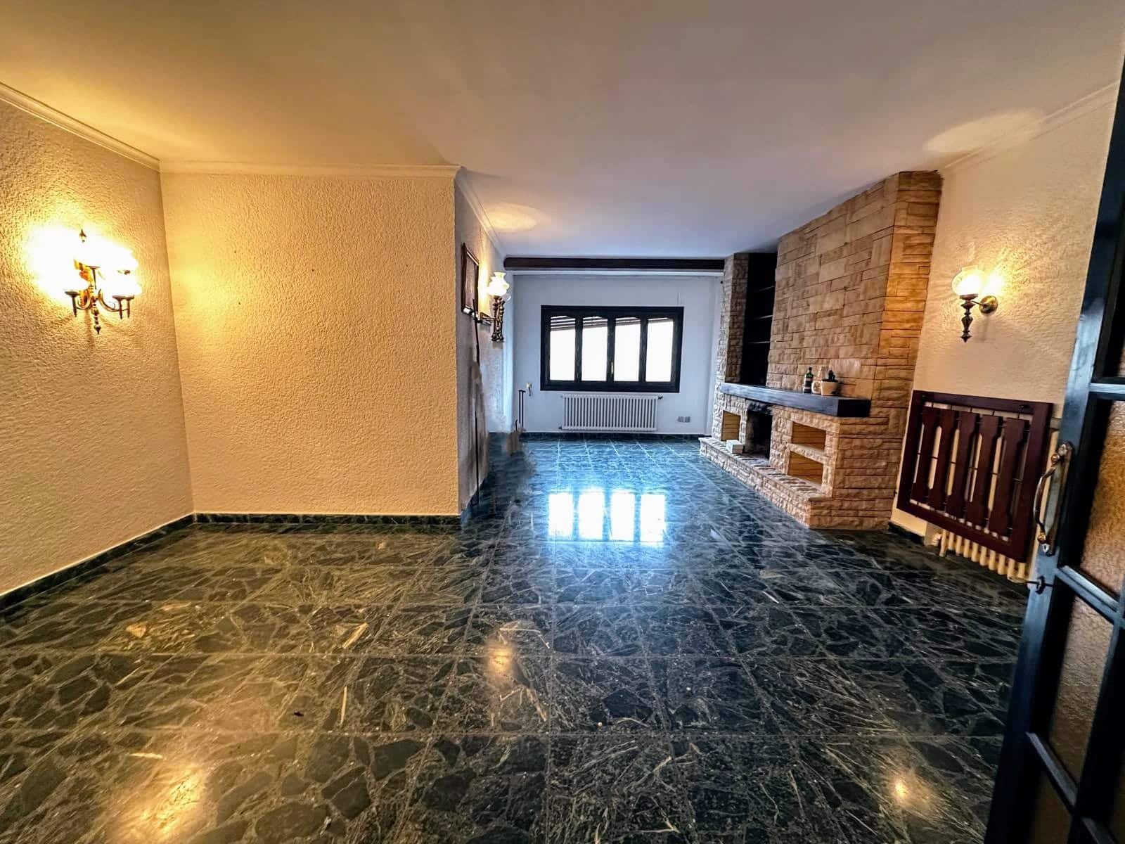 WhatsApp Image 2025-03-26 at 10.46.37 (1)